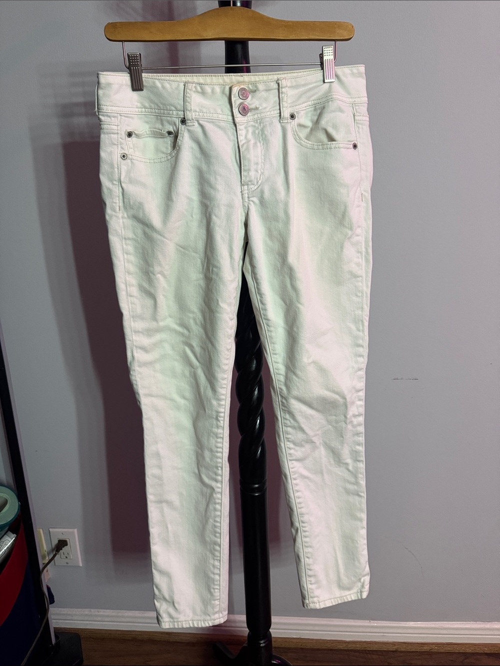 American Eagle Outfitters White High-Rise Button-Fly Jeans 7.1T